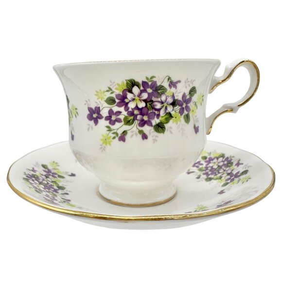 Queen Anne Violet Bone China Tea Cup Saucer Set England Gold Trim Floral Design - Picture 1 of 10